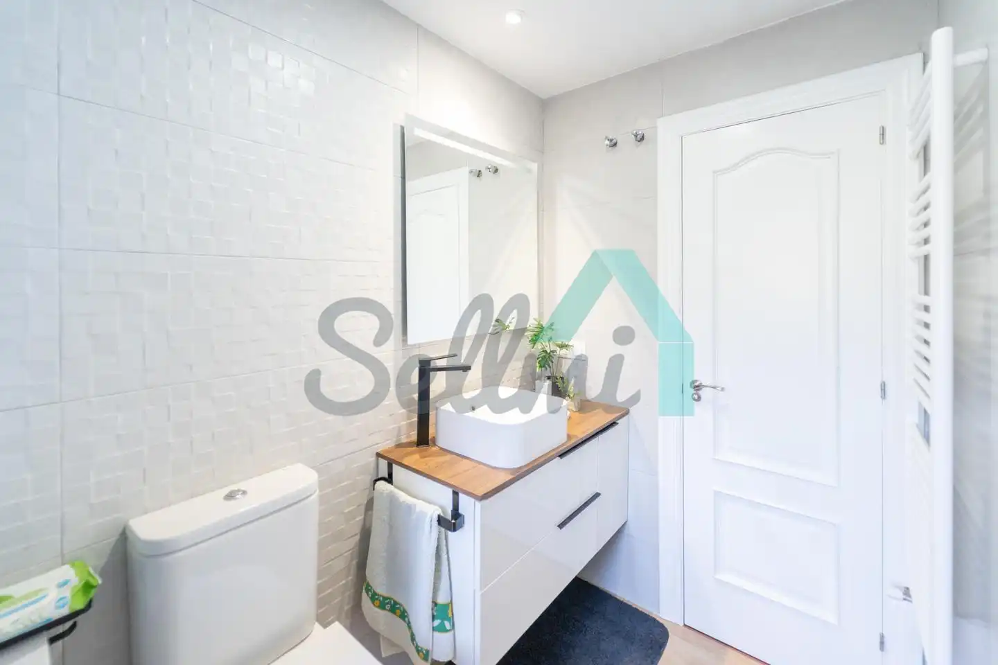 Baño de Ático en venta en Oviedo  con Calefacción, Parquet y Terraza