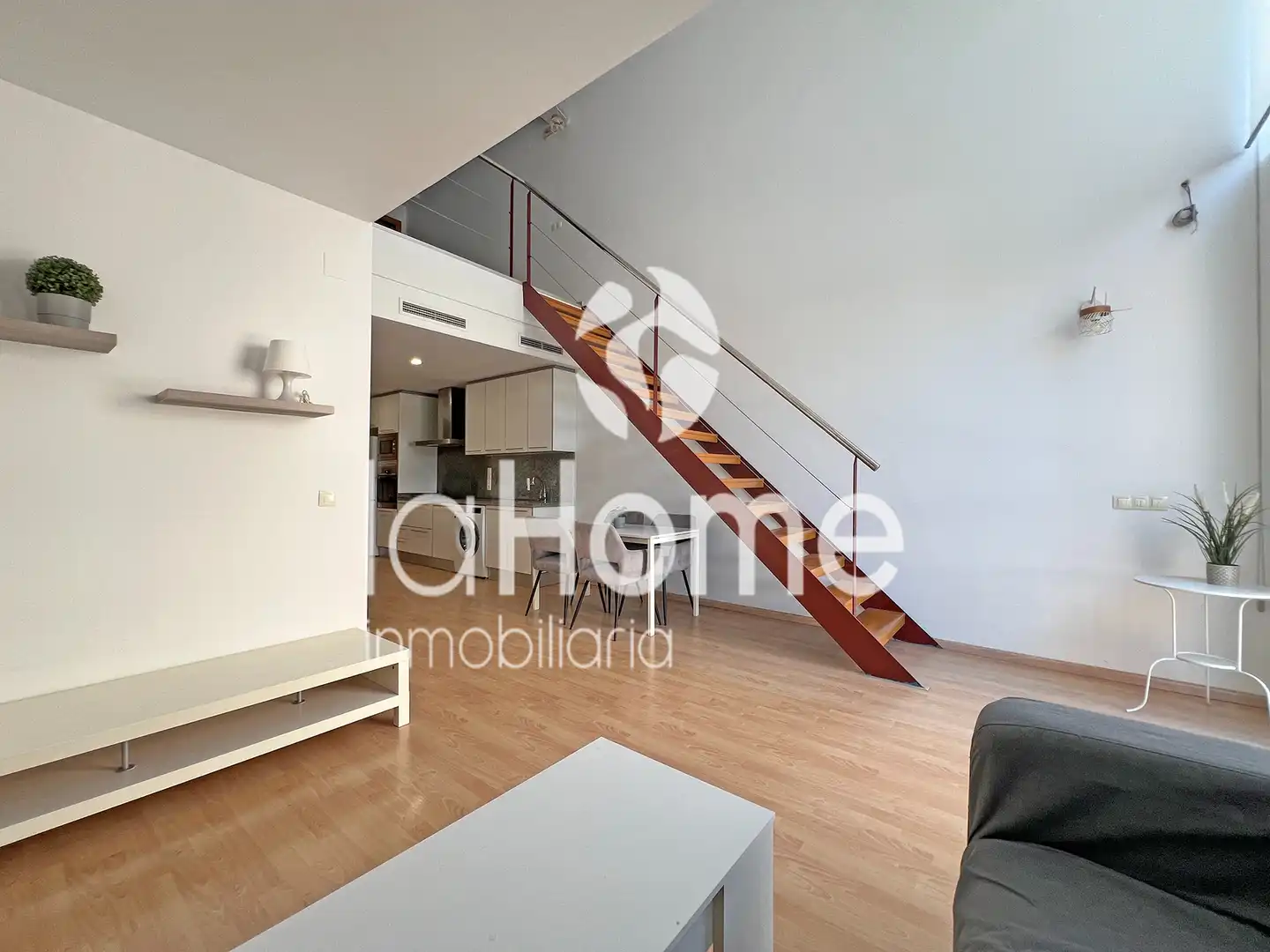 Sala d'estar de Local en venda en Paterna amb Aire condicionat i Parquet