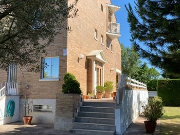 Villa avec balcon à vendre à Carretera Madrid