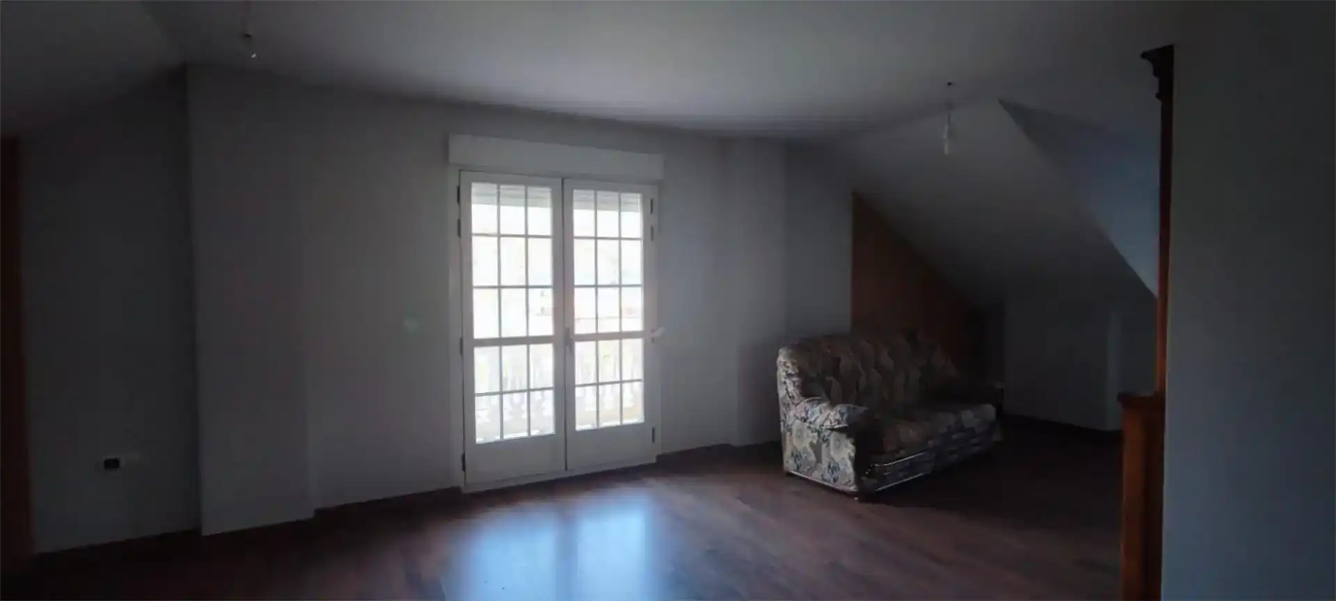 Sala de estar de Casa o chalet en venta en Puente de Domingo Flórez con Jardín privado, Parquet y Piscina