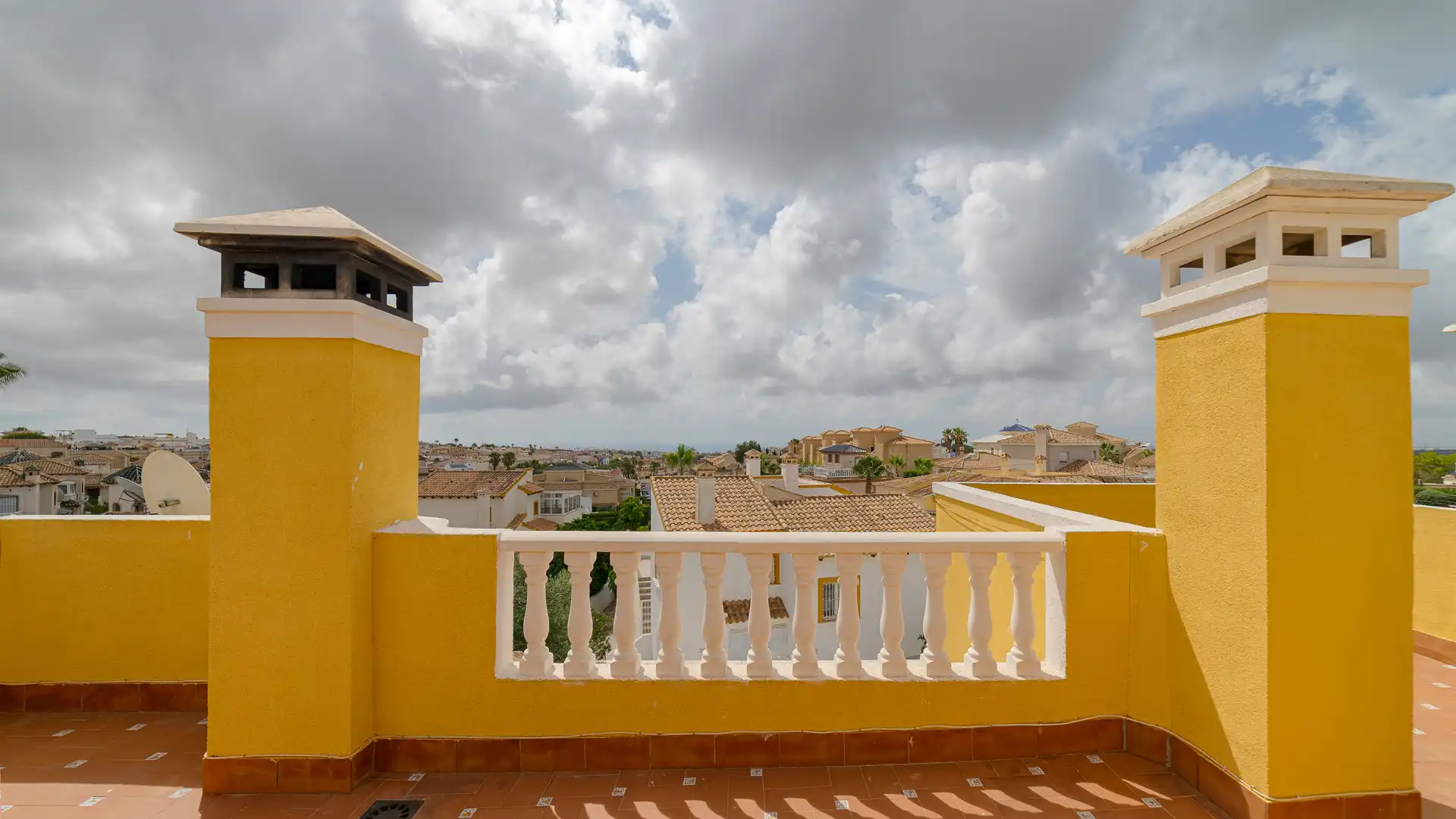 Terrassa de Casa o xalet en venda en San Miguel de Salinas amb Aire condicionat, Jardí privat i Terrassa