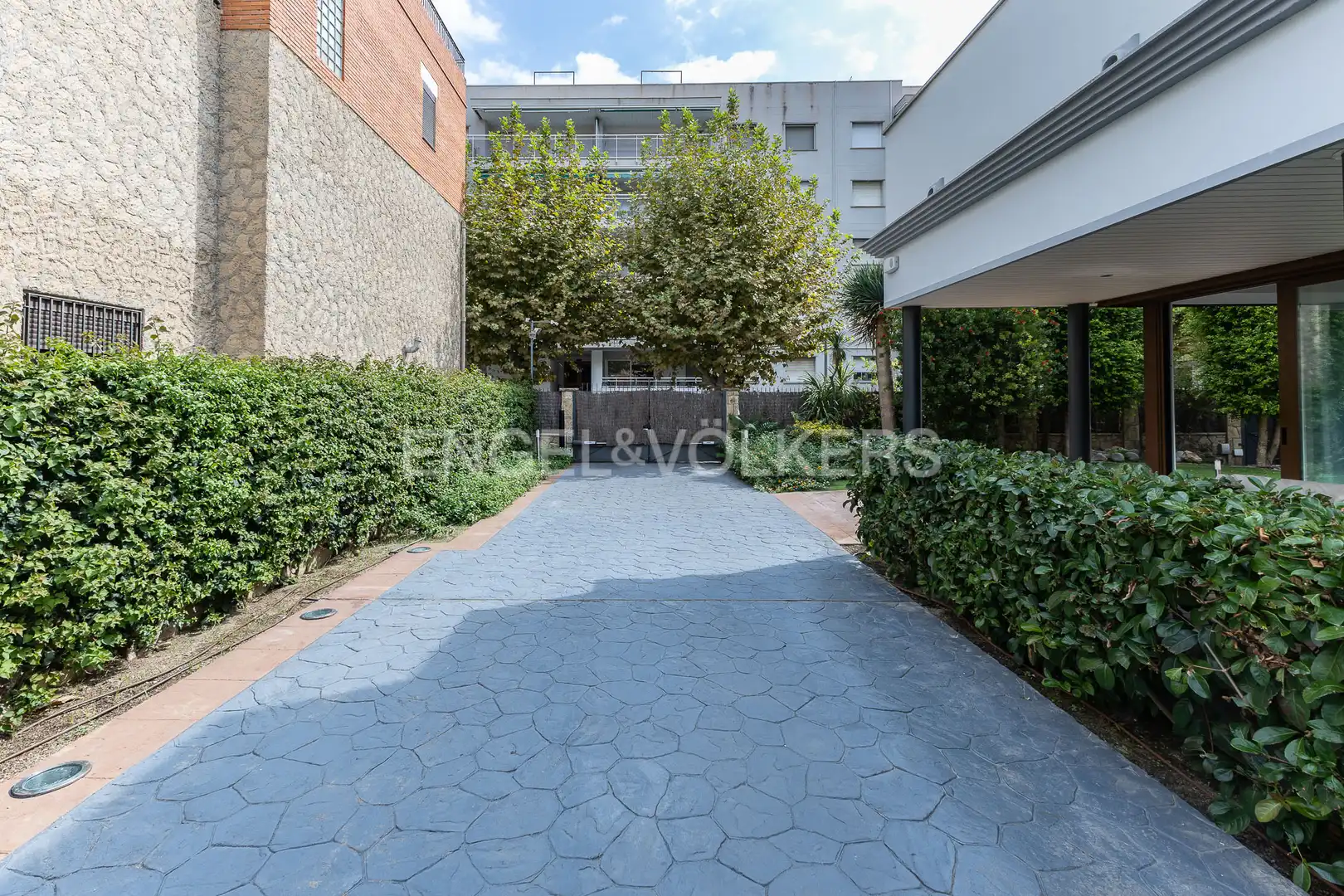 Vista exterior de Casa o xalet en venda en Calafell amb Aire condicionat, Calefacció i Jardí privat