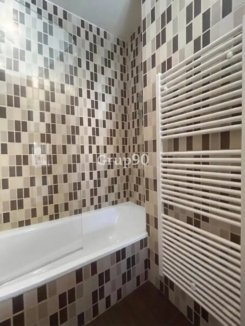 Bathroom of Flat for sale in Albatàrrec  with Air Conditioner, Heating and Parquet flooring