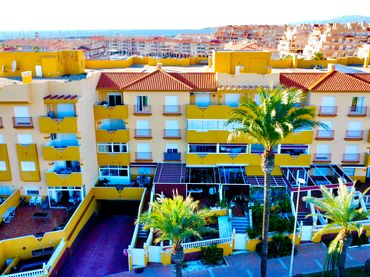 Baixos amb piscina en venda a Avenida Almerimar