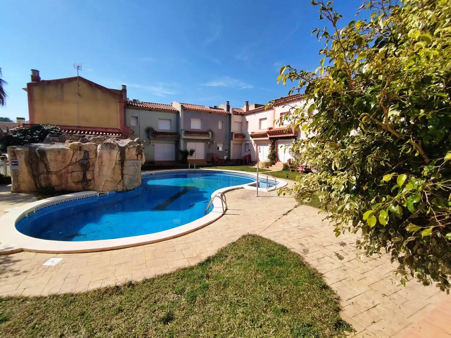 Adossat amb piscina en venda a Avinguda Califòrnia, imagen 4