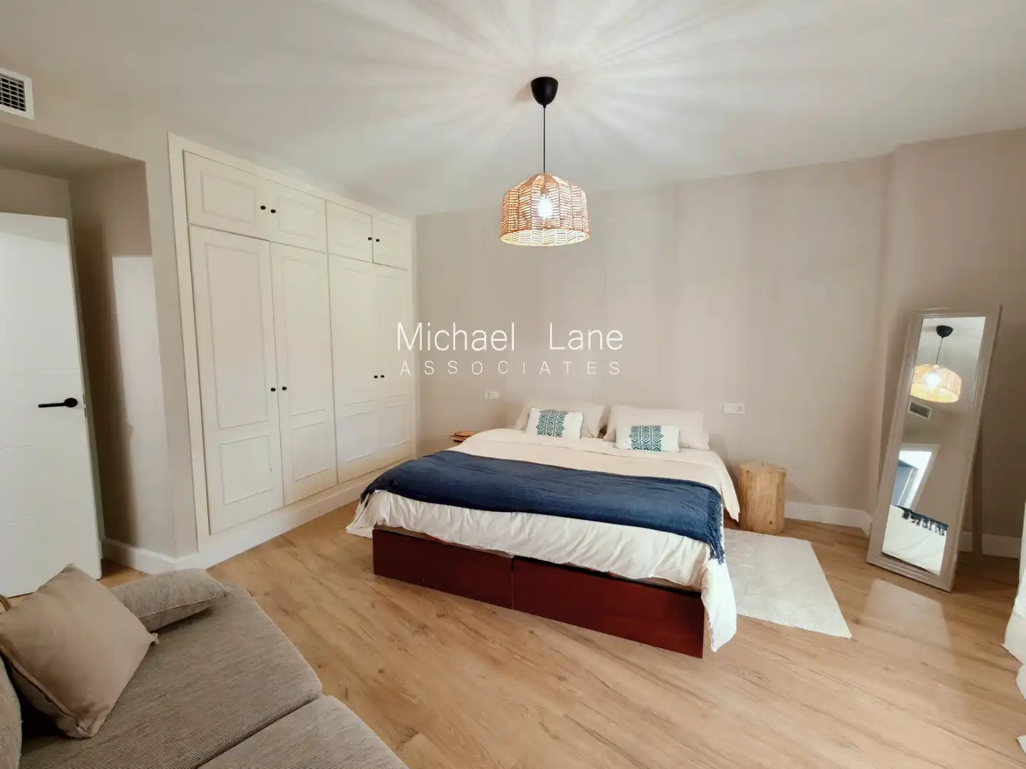 Schlafzimmer von Wohnung zum Verkauf in Sotogrande mit Klimaanlage, Privatgarten und Terrasse