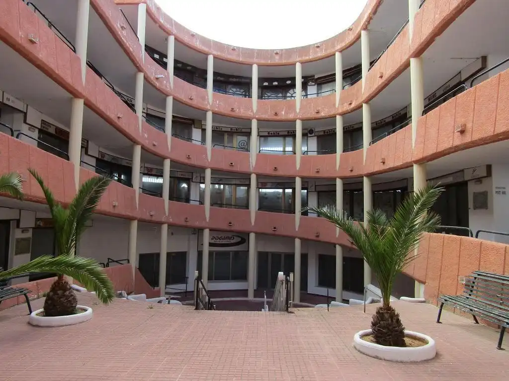 Local comercial en venda a Av Los Delfines