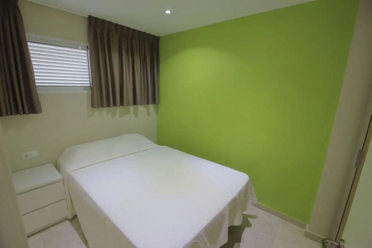 Habitación de Apartamento en venta en Benidorm con Aire acondicionado, Calefacción y Jardín privado