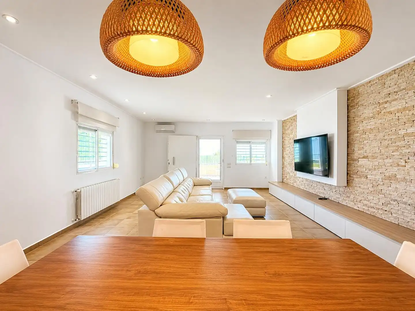 Sala d'estar de Casa o xalet en venda en Carlet amb Aire condicionat, Calefacció i Jardí privat