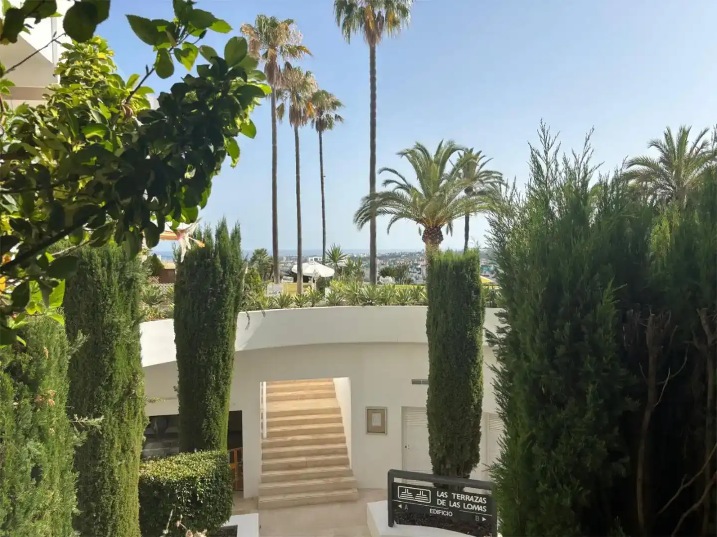 Außenansicht von Wohnung zur Miete in Marbella mit Klimaanlage, Schwimmbad und Balkon