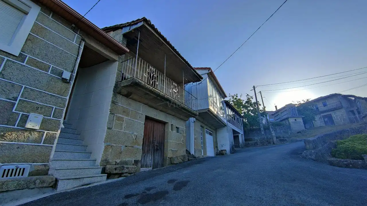 Casa rústica con terraza en venta en Nogueira de Ramuín, imagen 3