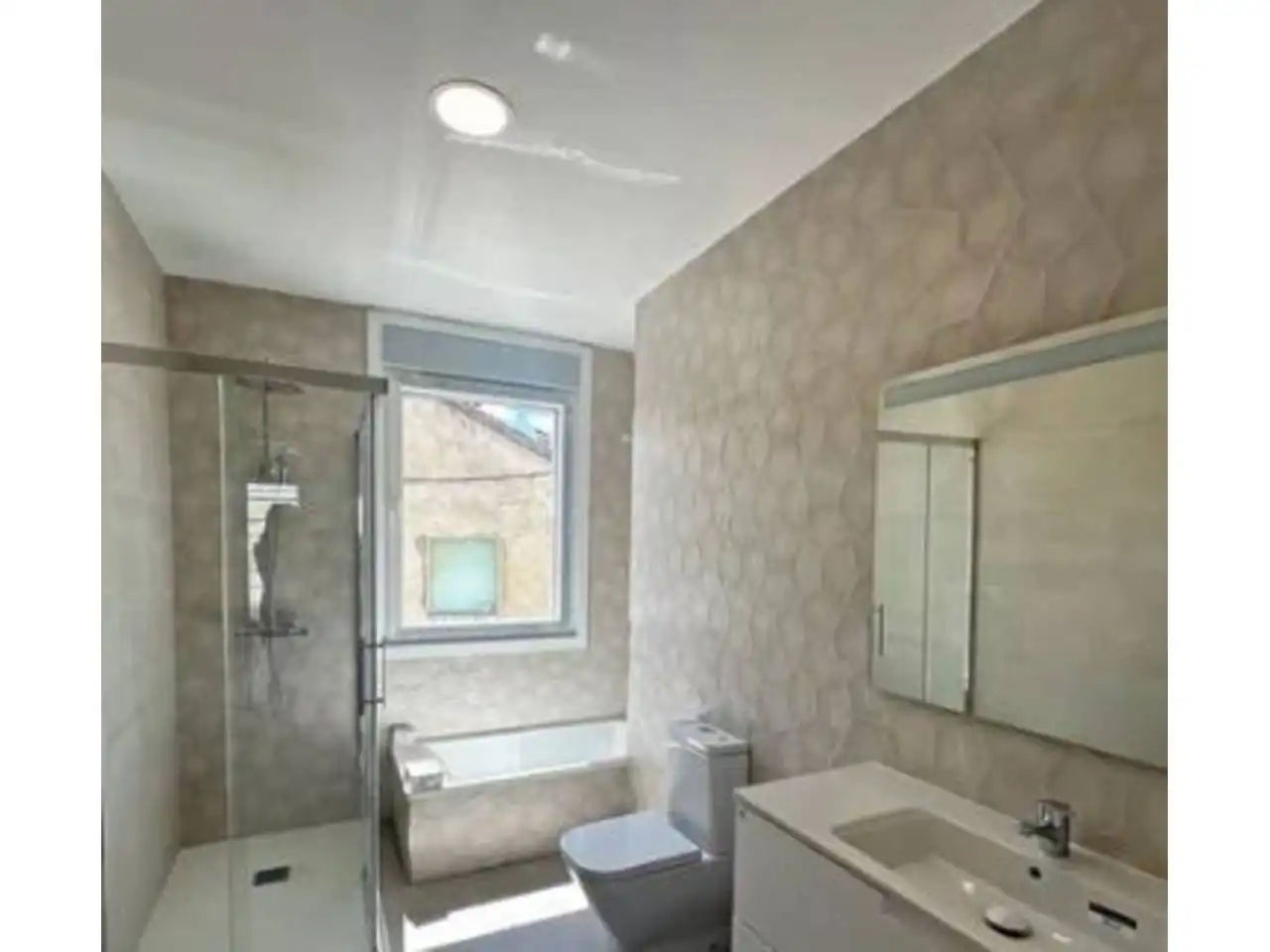 Baño de Casa o chalet en venta en Ourense Capital  con Calefacción y Jardín privado