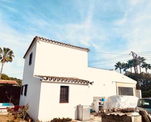 Vista exterior de Finca rústica en venda en Estepona amb Terrassa i Piscina