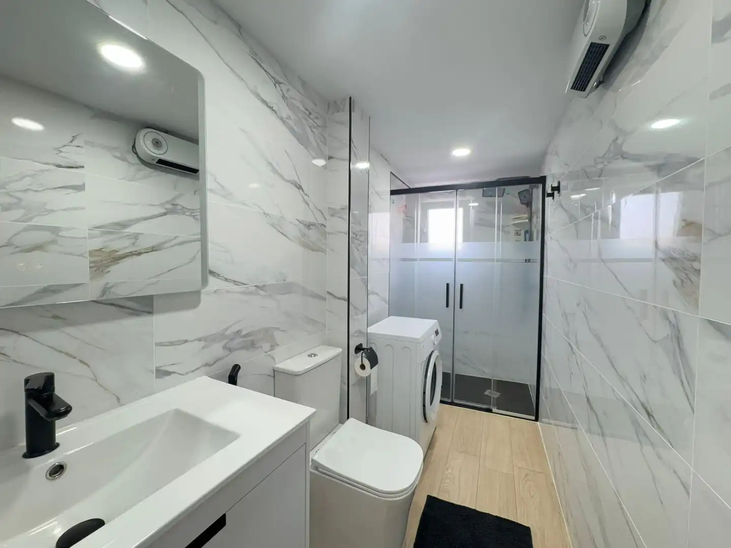 Baño de Piso en venta en Alicante / Alacant con Aire acondicionado