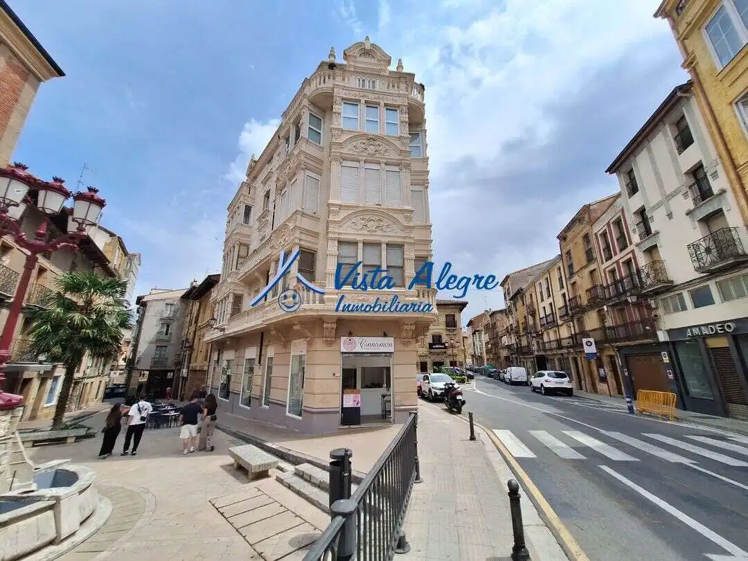Vista exterior de Apartamento en venta en Haro con Calefacción, Terraza y Amueblado