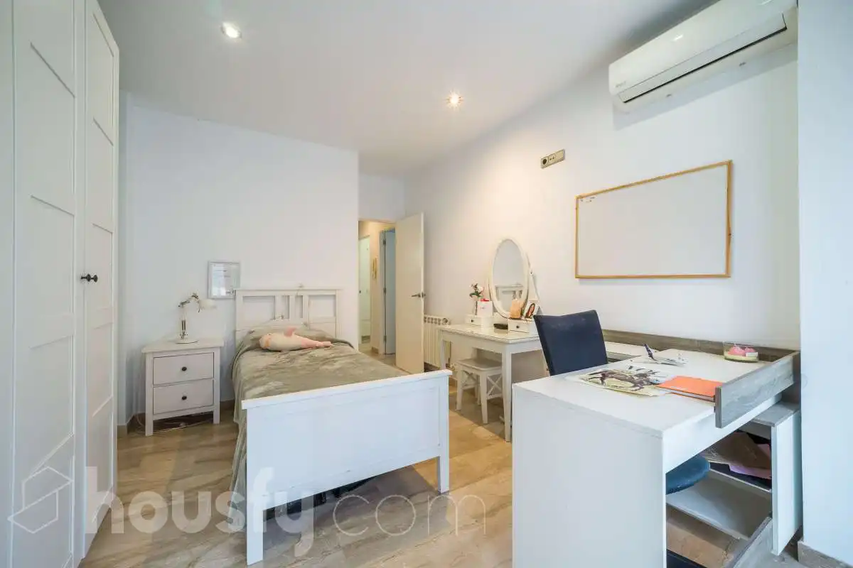 Habitación de Dúplex en venta en Badalona con Terraza