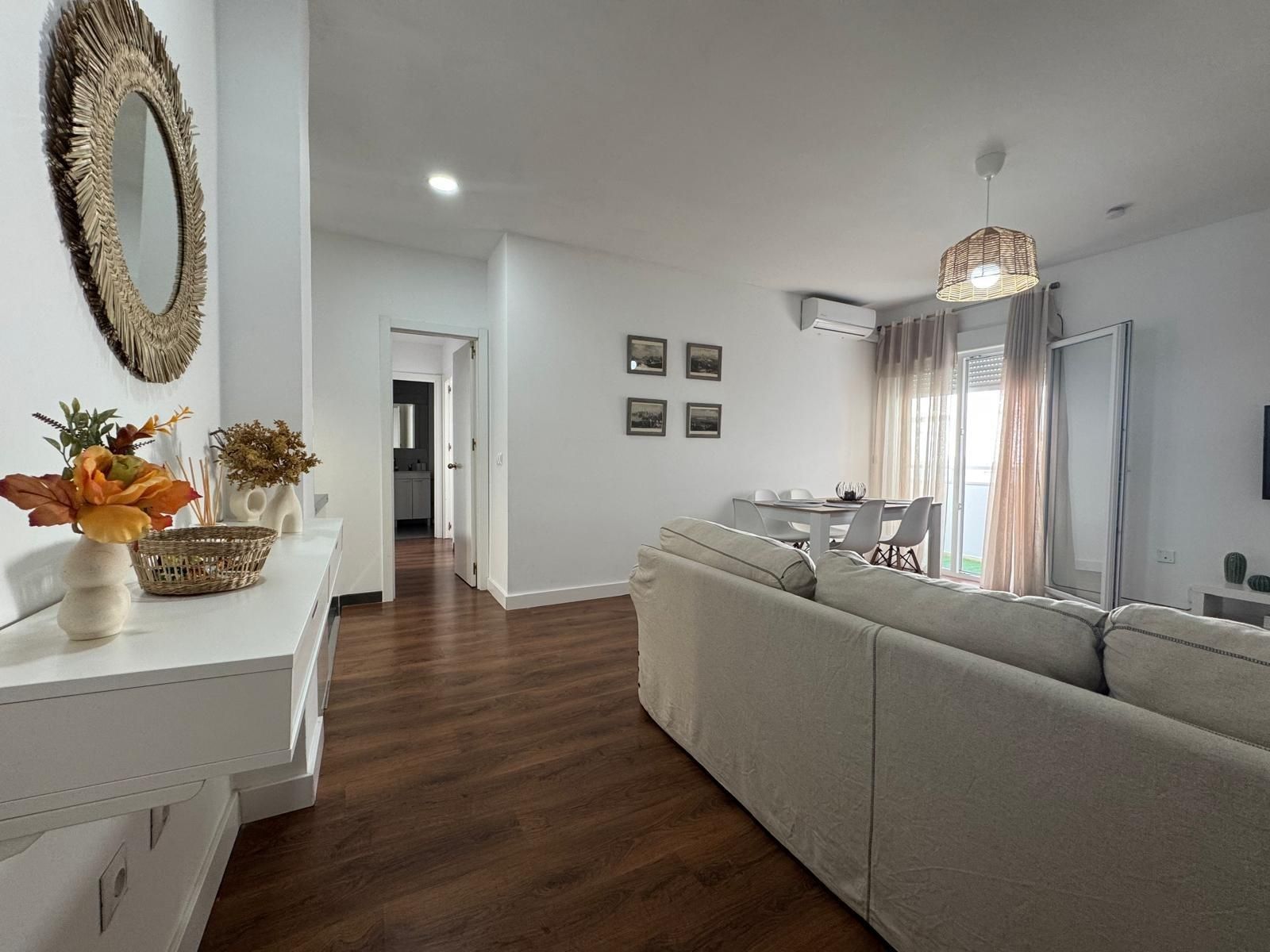 Sala d'estar de Pis de lloguer en Jerez de la Frontera amb Aire condicionat, Parquet i Balcó