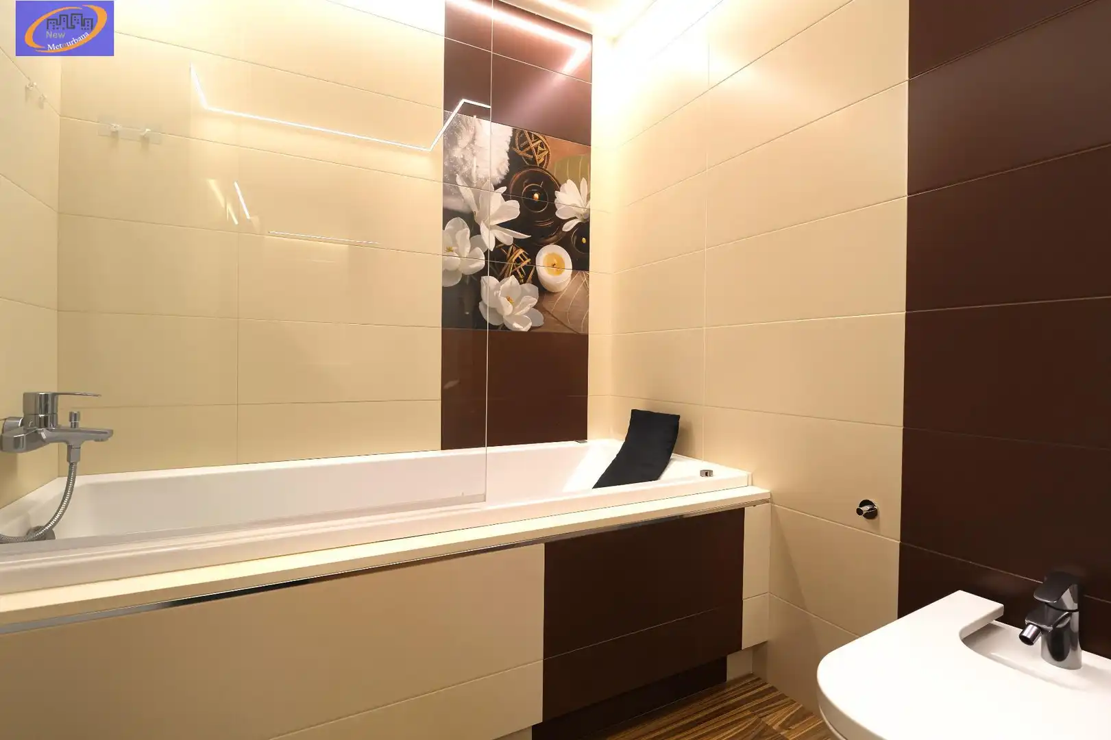 Bathroom of Flat for sale in Valencia  with Air Conditioner, Heating and Storage room