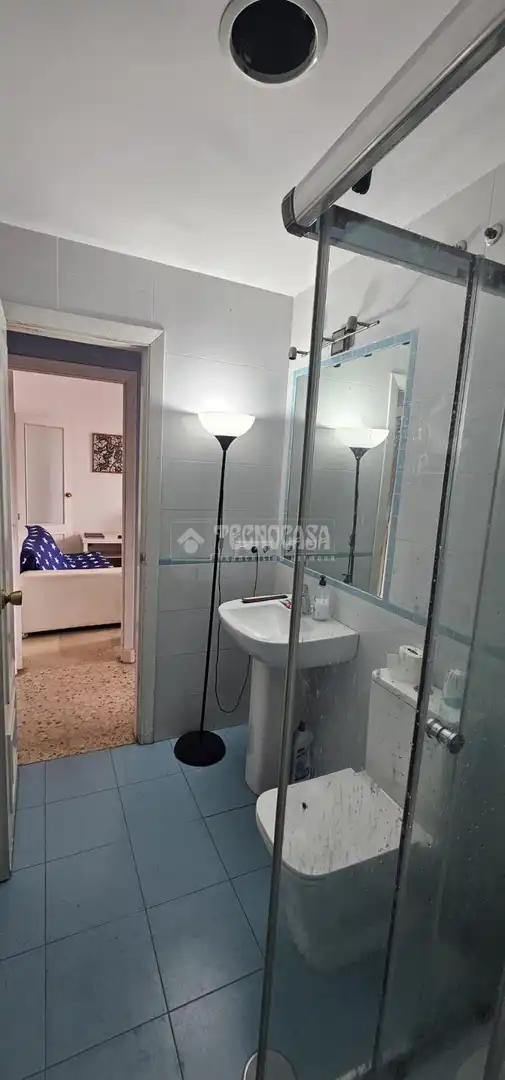 Bathroom of Flat for sale in Sevilla  with Air Conditioner and Terrace