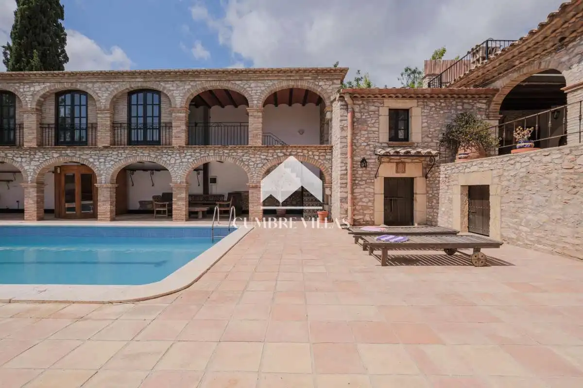 Vista exterior de Casa o xalet en venda en Sant Pere de Ribes amb Calefacció, Terrassa i Traster