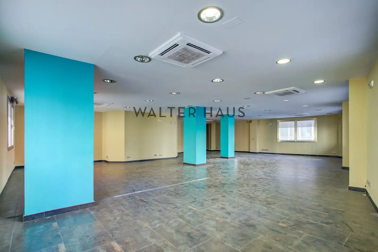 Office for sale in Barcelona  with Air Conditioner