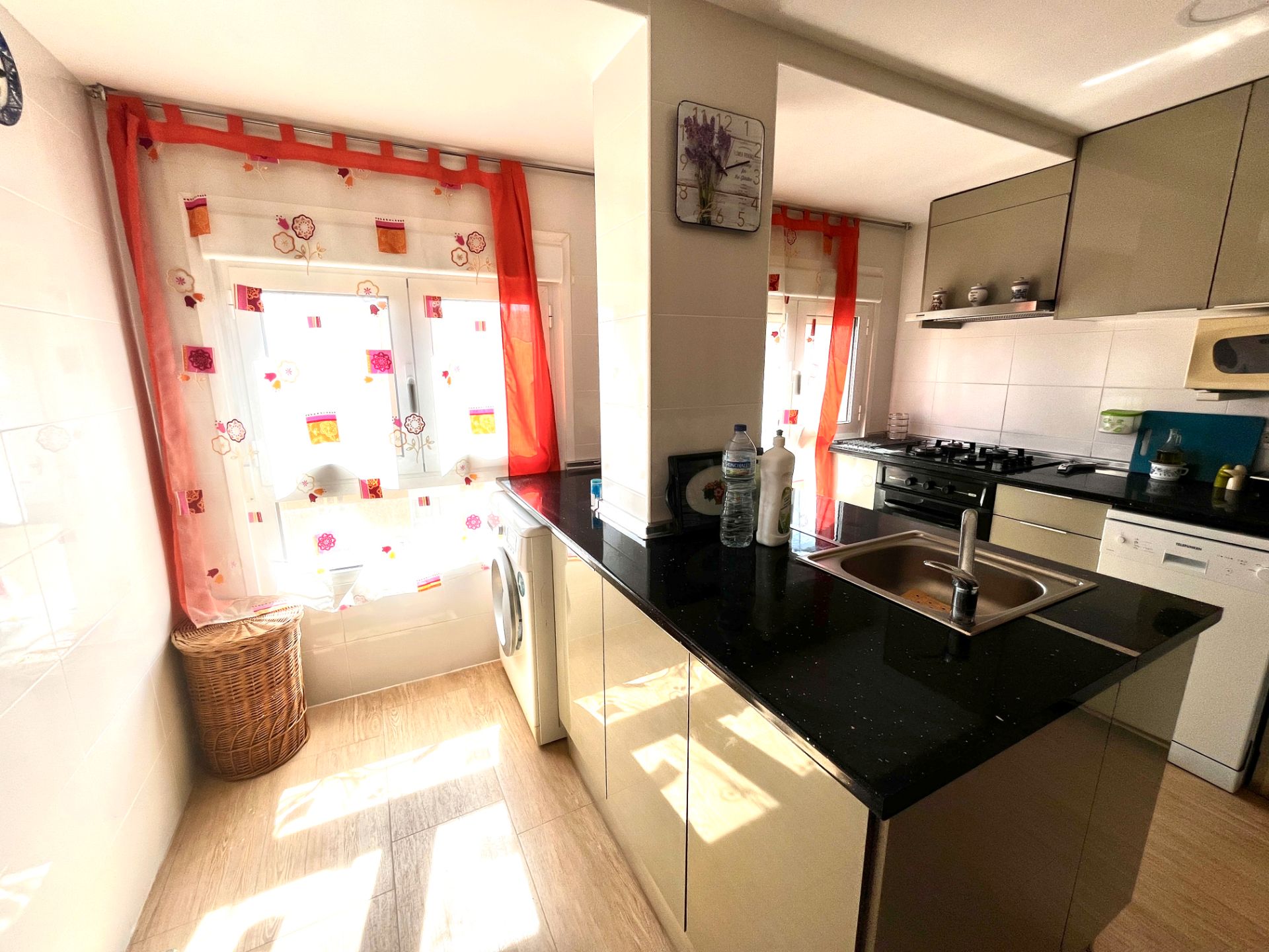 Kitchen of Flat for sale in Manises  with Air Conditioner