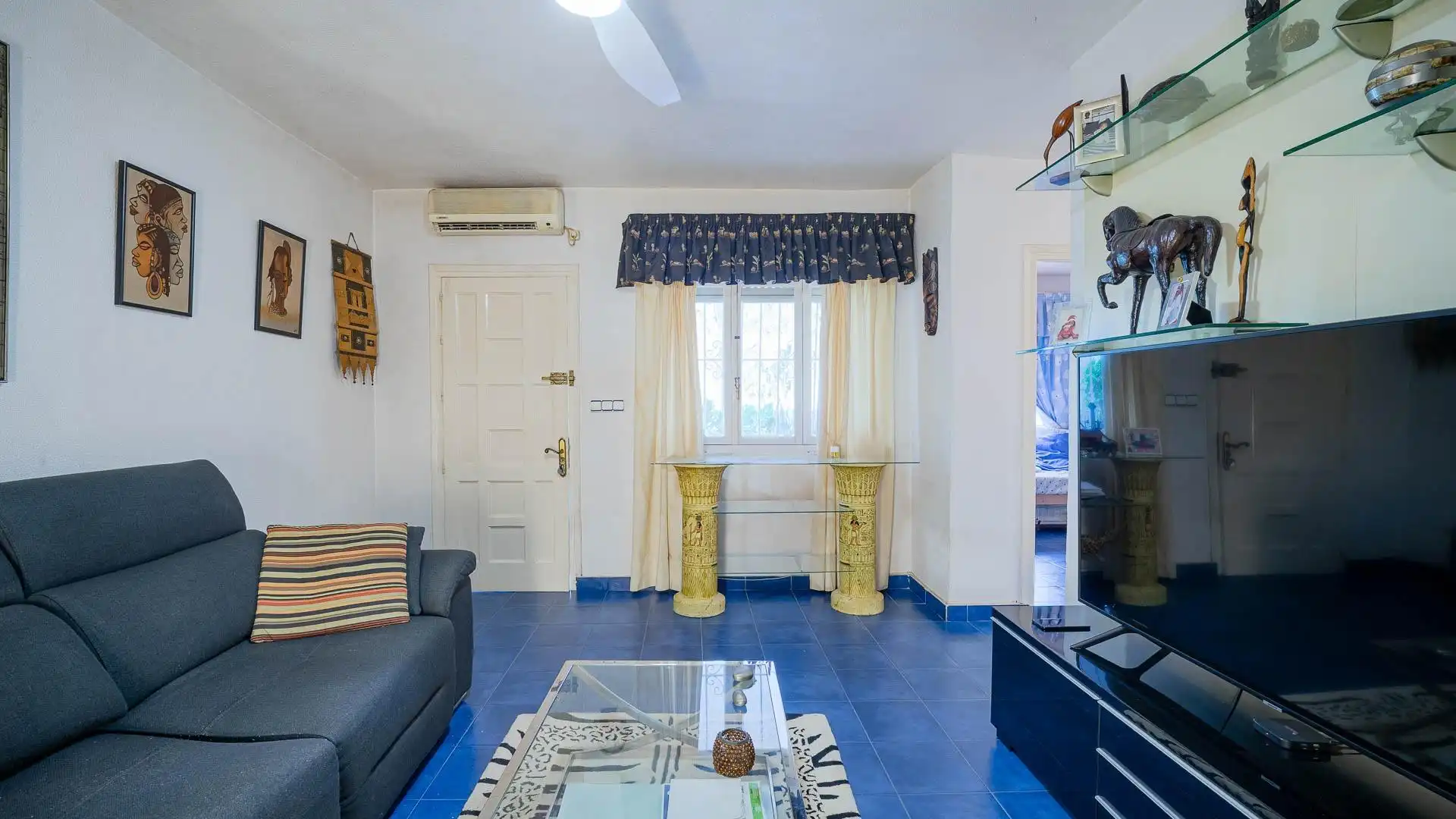 Sala d'estar de Casa o xalet en venda en Pilar de la Horadada amb Jardí privat, Terrassa i Piscina