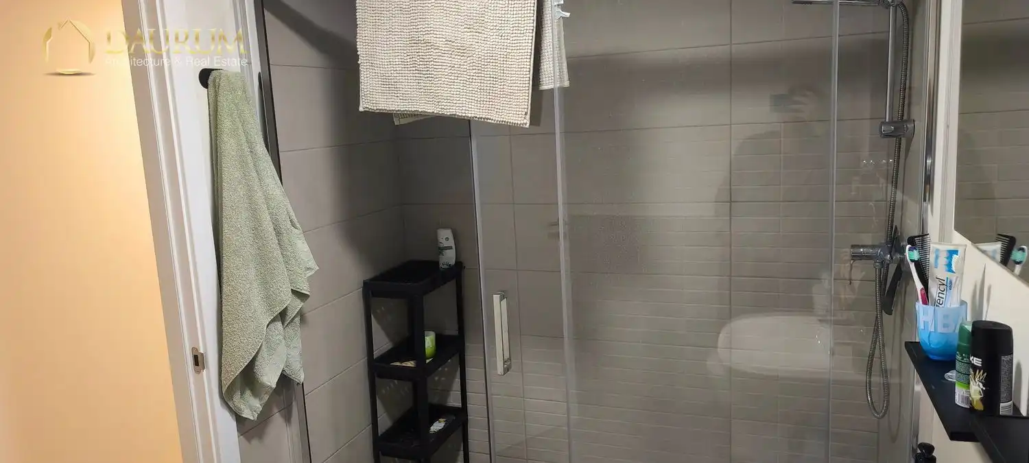 Bathroom of Flat for sale in Dos Hermanas  with Air Conditioner, Heating and Terrace