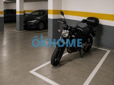 Motorradstellplatz zur Miete in Calle de Ricardo Carreras