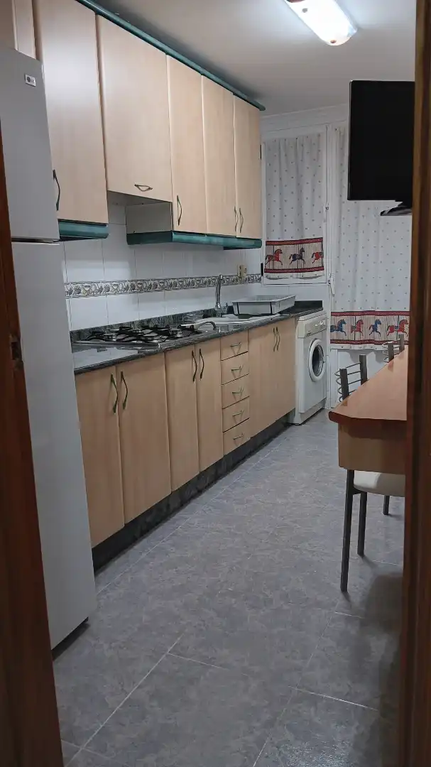 Cuina de Pis de lloguer en Albacete amb Aire condicionat, Calefacció i Moblat