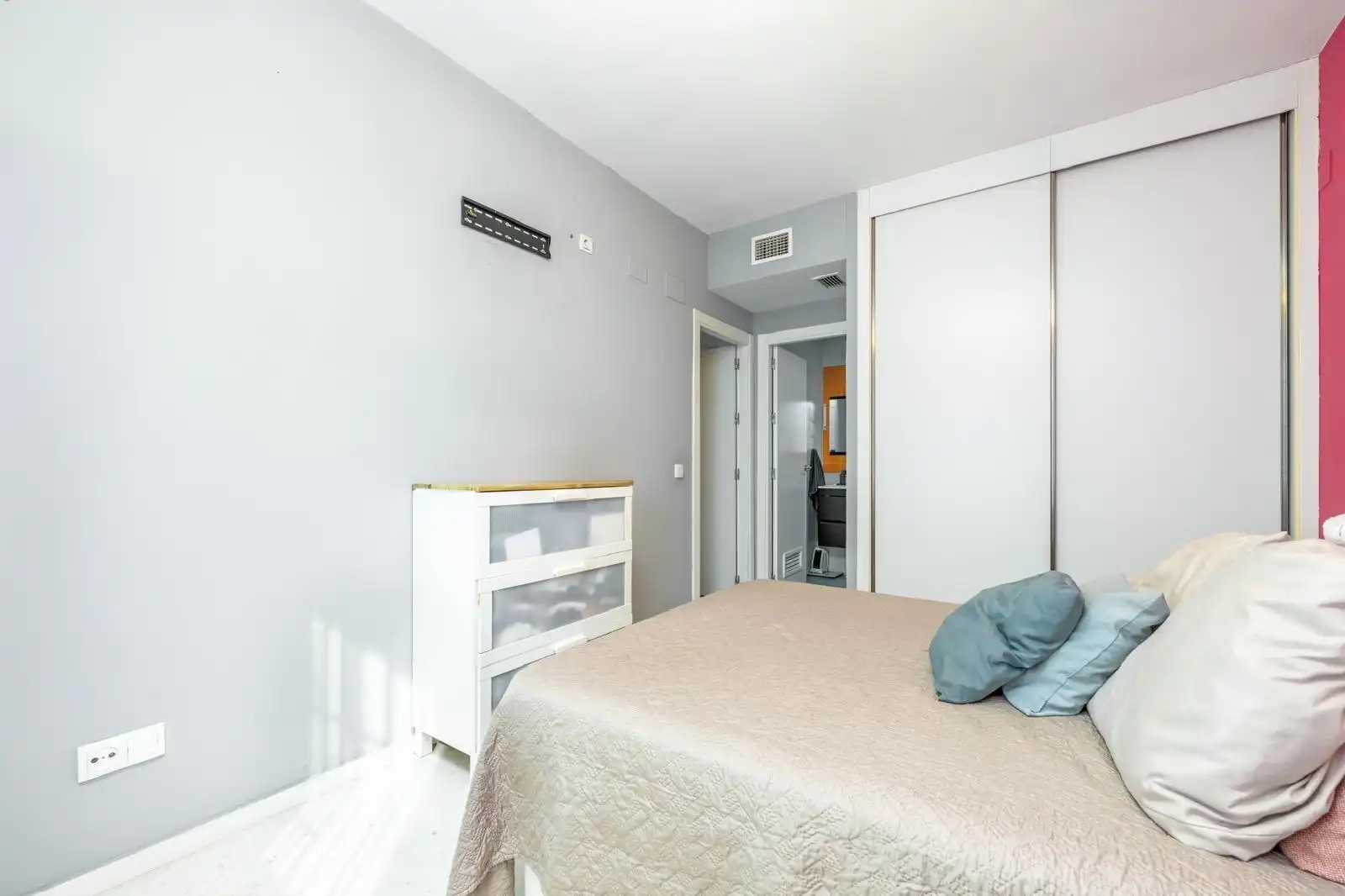 Habitación de Piso en venta en Sevilla con Aire acondicionado, Calefacción y Trastero