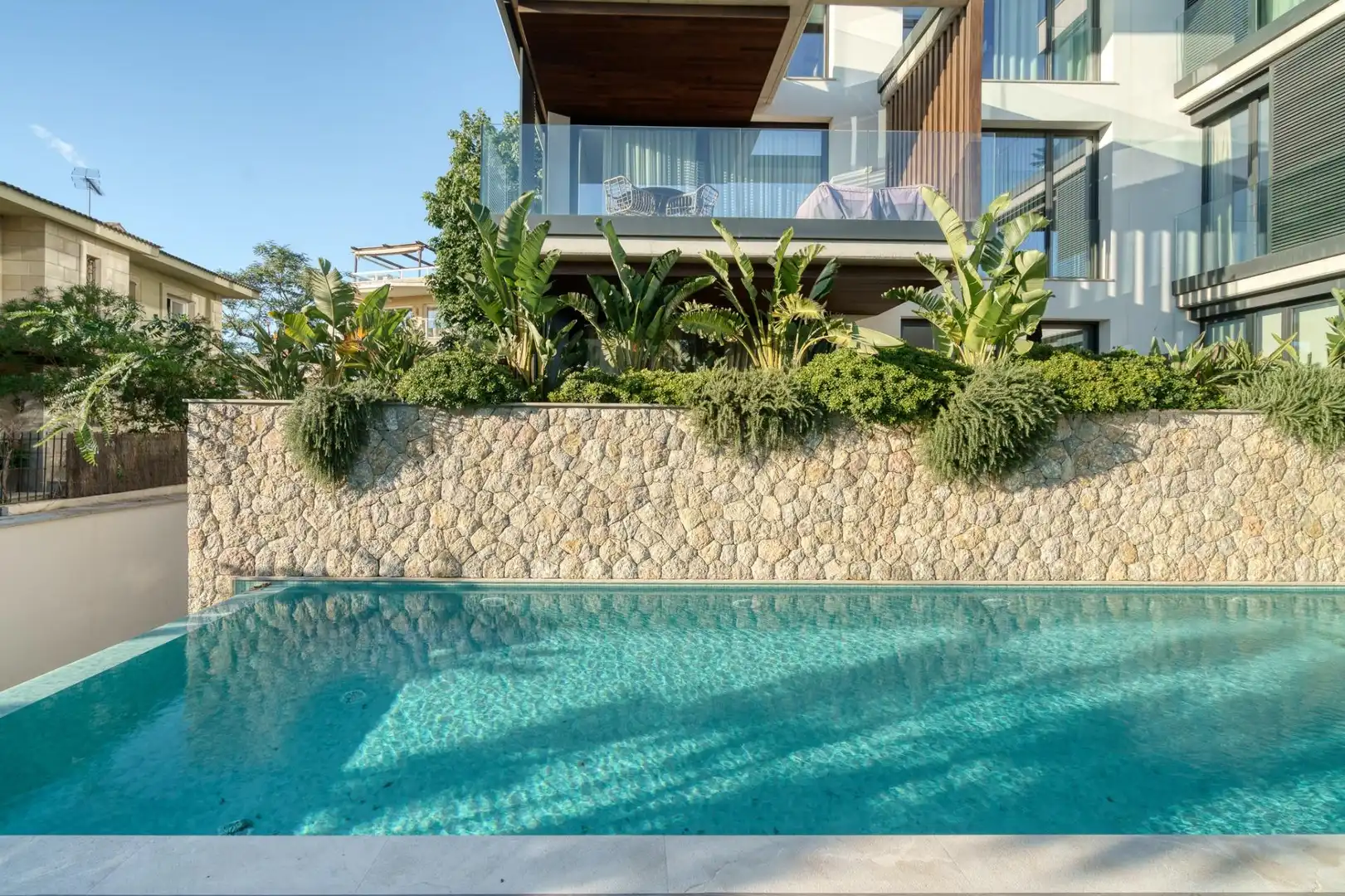 Schwimmbecken von Erdgeschoss zum Verkauf in  Palma de Mallorca mit Klimaanlage, Heizung und Privatgarten