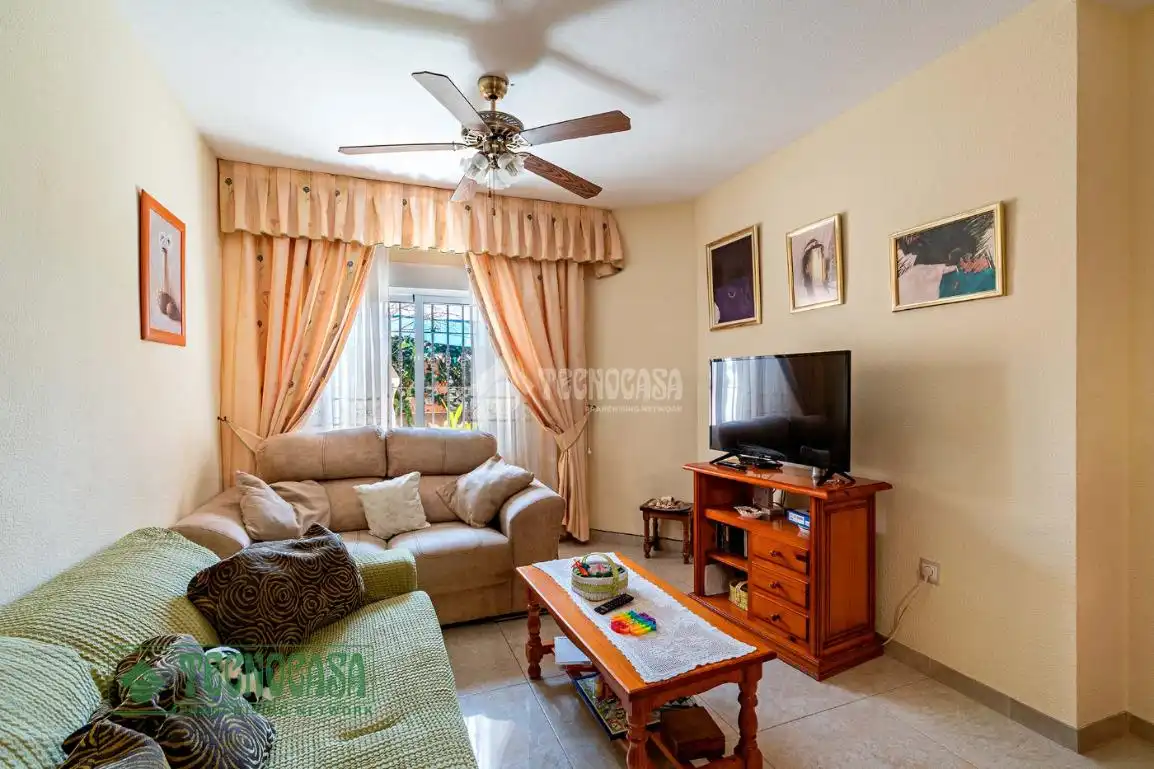 Sala de estar de Casa adosada en venta en Roquetas de Mar