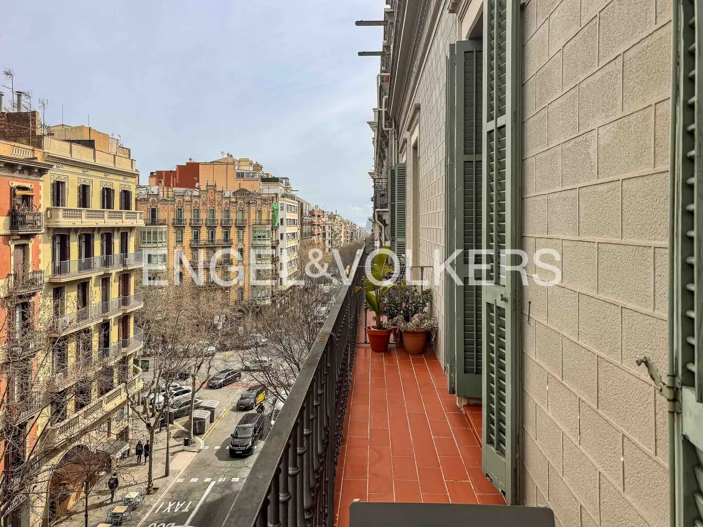 Piso con terraza en alquiler en Eixample