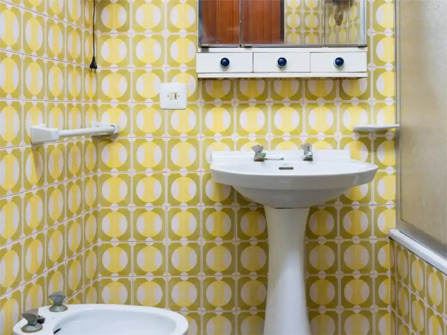 Bathroom of Commercial properties for rent in Gandia