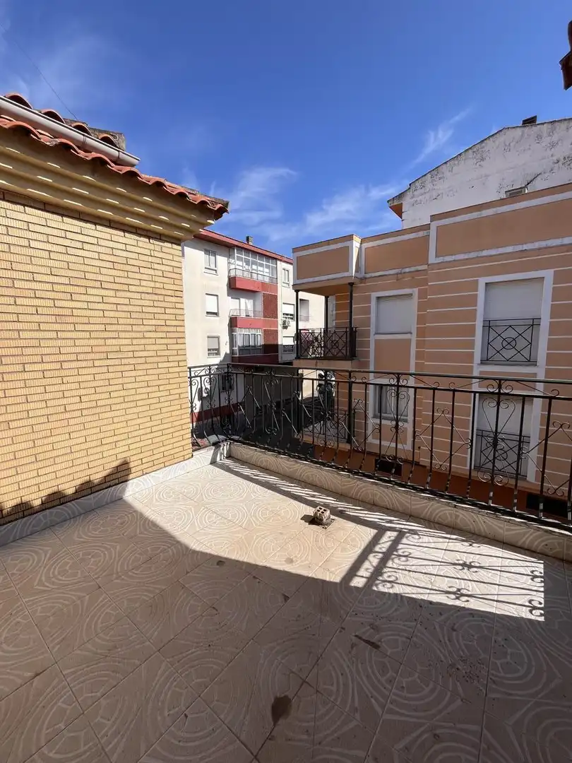 Vista exterior de Casa o xalet en venda en Coria amb Aire condicionat i Terrassa