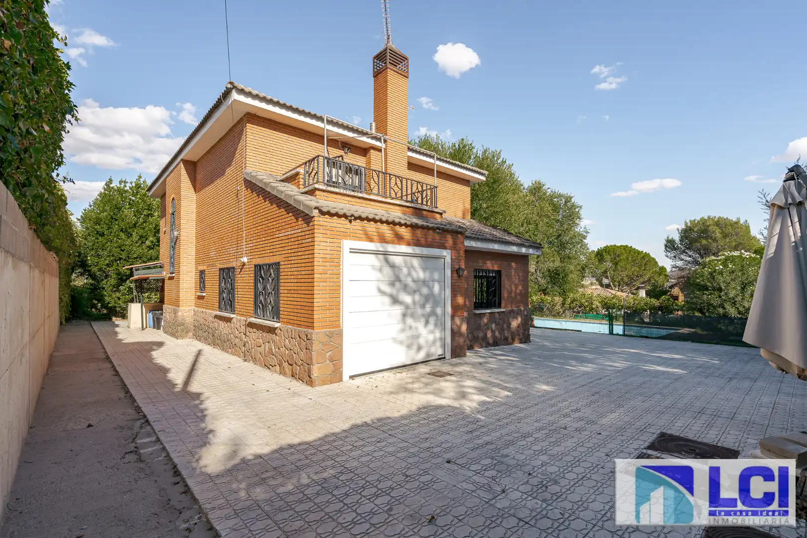 Vista exterior de Casa o chalet en venta en Villalbilla con Calefacción, Jardín privado y Terraza