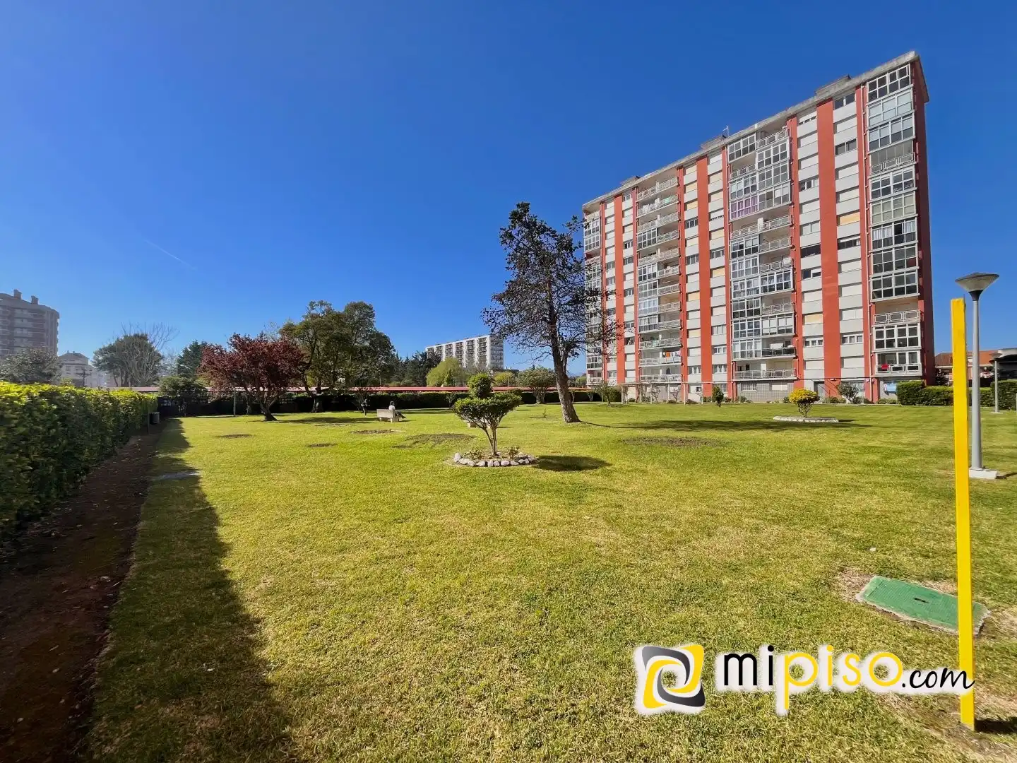 Parking de Piso en venta en Laredo con Calefacción y Amueblado