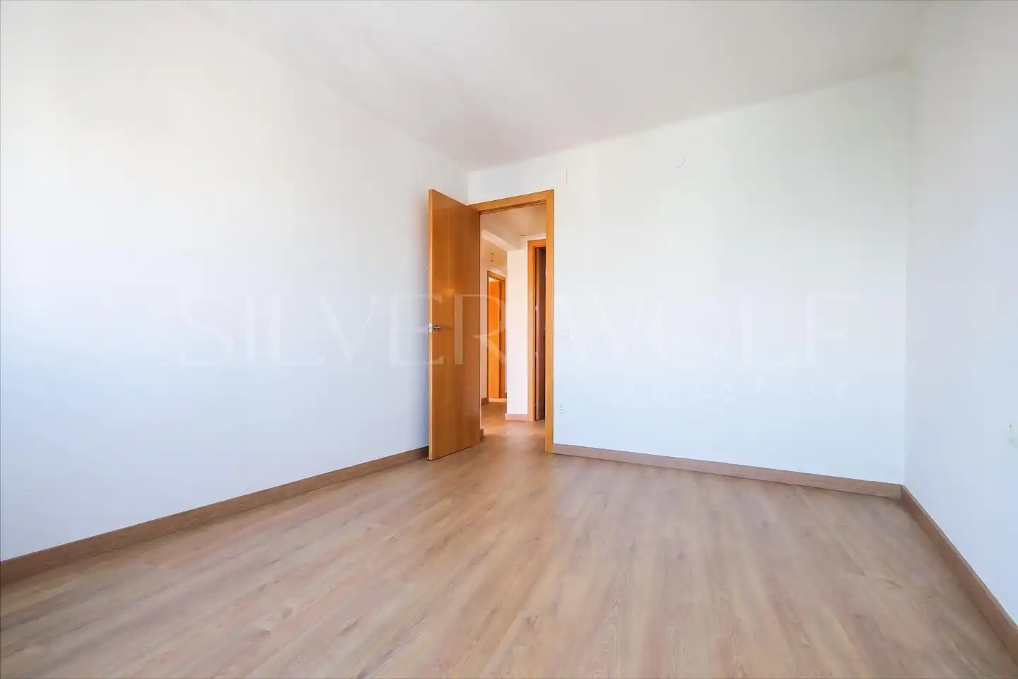 Schlafzimmer von Dachboden zum Verkauf in Vilanova i la Geltrú mit Parkett, Balkon und Alarm