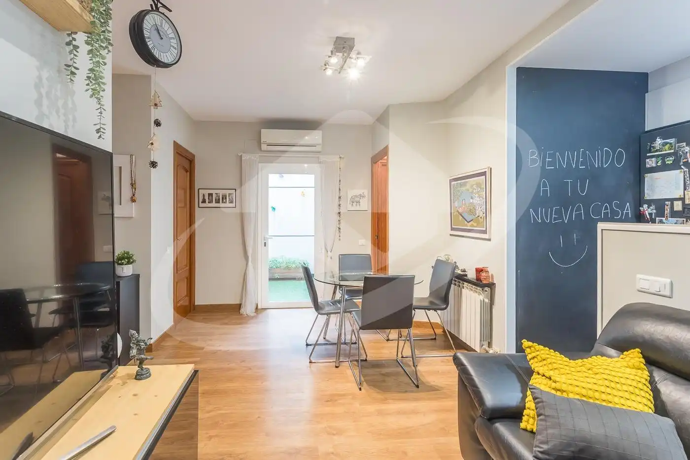 Living room of Flat for sale in Sabadell  with Heating, Parquet flooring and Terrace