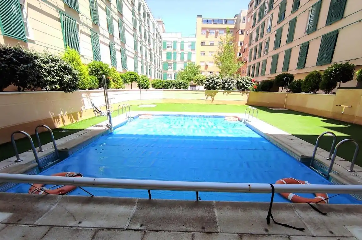 Swimming pool of Flat for sale in Parla  with Air Conditioner, Heating and Parquet flooring