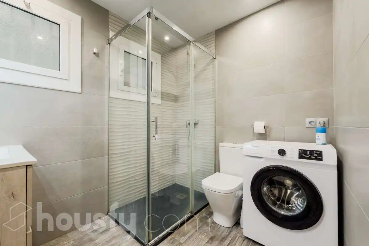 Baño de Planta baja en venta en Barcelona con Aire acondicionado, Calefacción y Amueblado