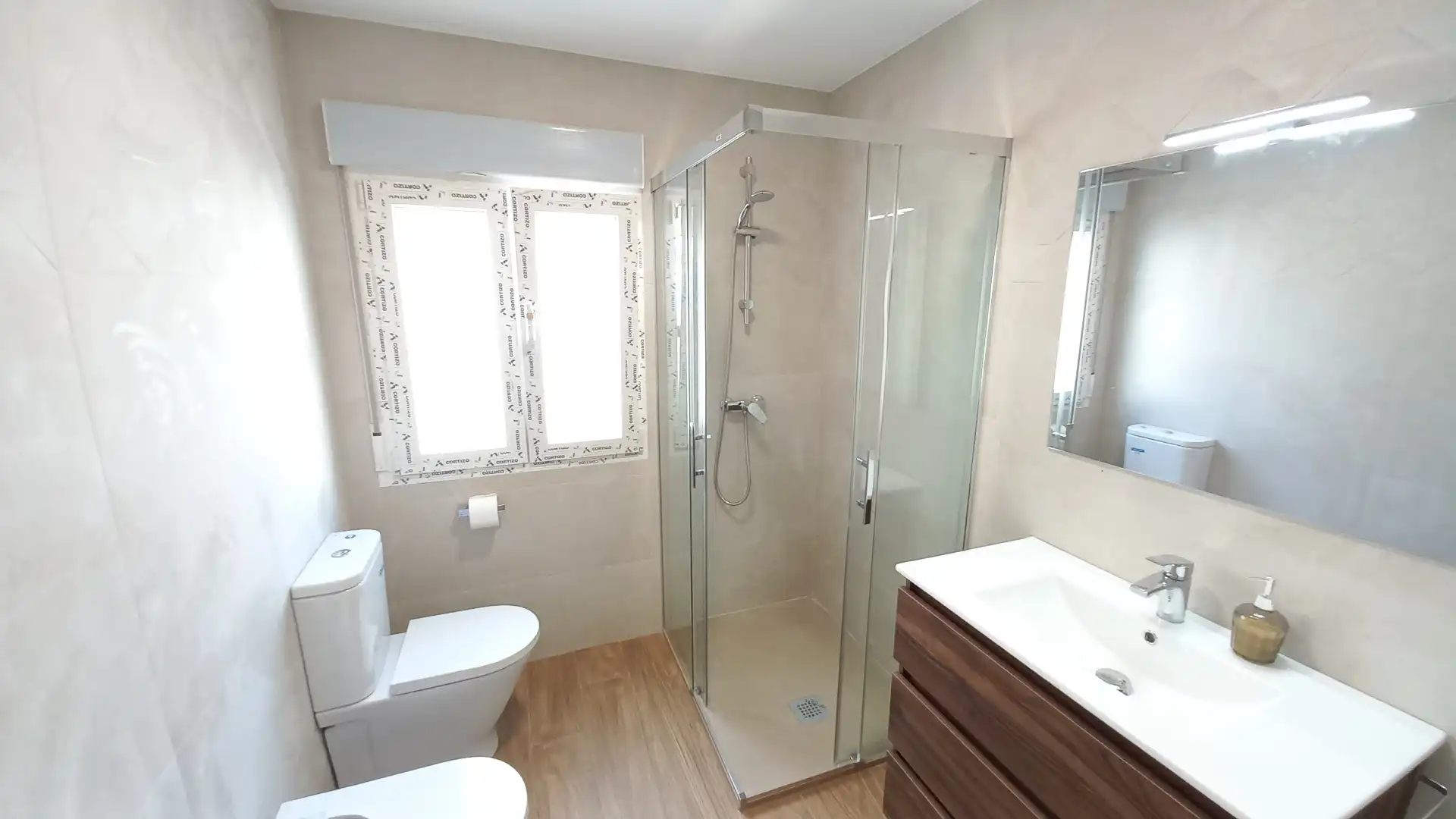 Bathroom of Flat for rent in Albacete  with Heating, Oven and Washing machine
