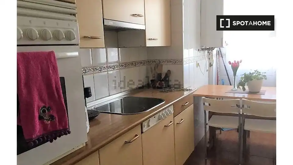 Kitchen of Flat for share in Alcalá de Henares  with Air Conditioner, Heating and Furnished
