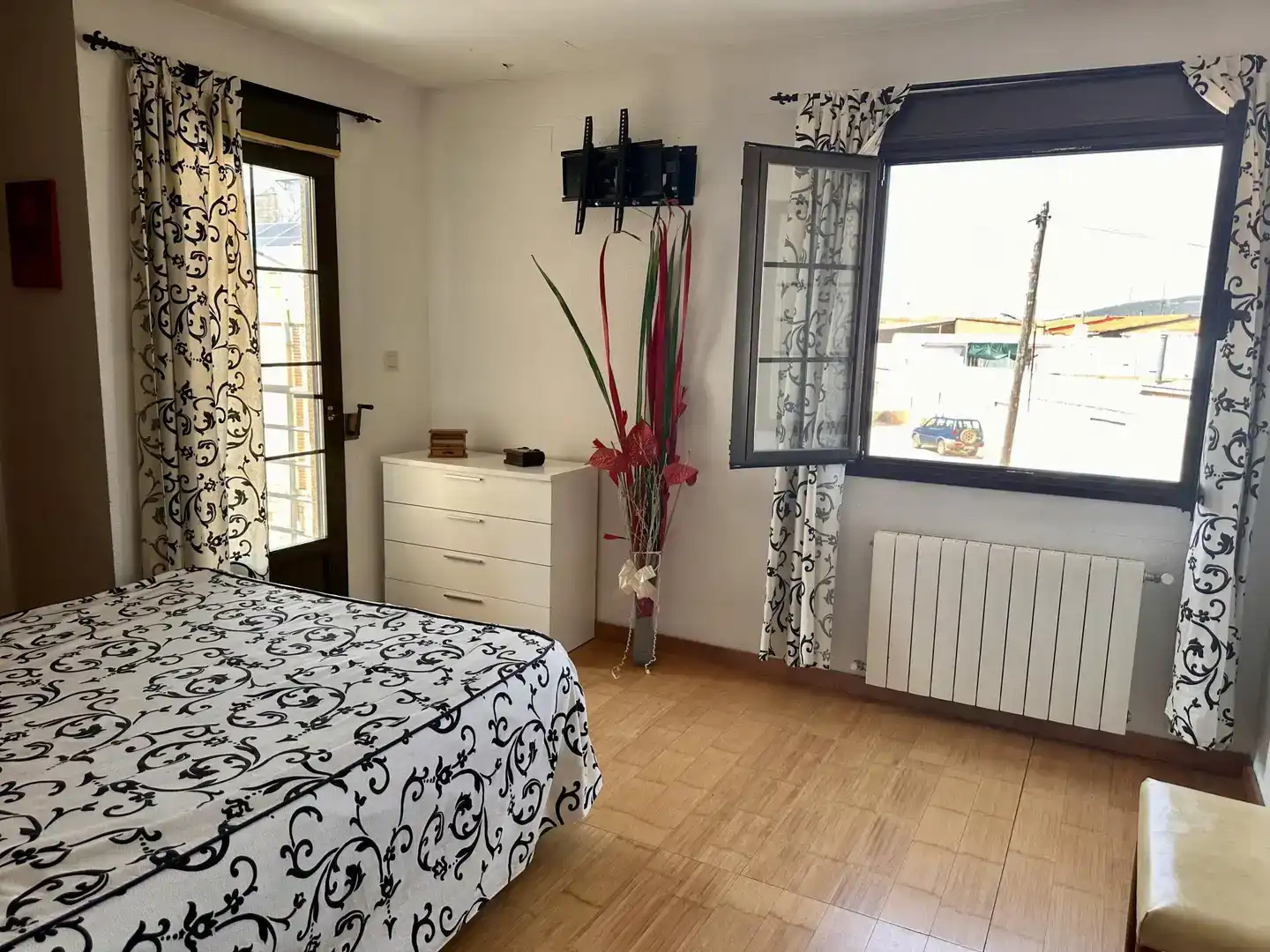 Habitación de Casa adosada en venta en Utiel con Aire acondicionado, Trastero y Balcón
