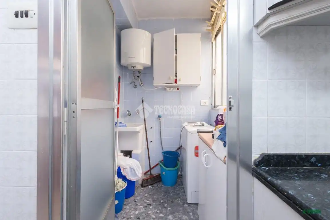 Cuina de Pis en venda en Almería amb Calefacció i Balcó