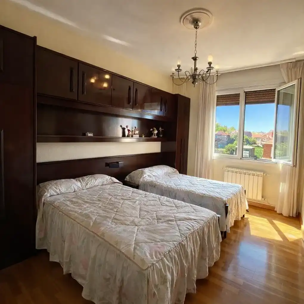 Schlafzimmer von Wohnung zum Verkauf in Vitoria - Gasteiz mit Heizung und Abstellraum