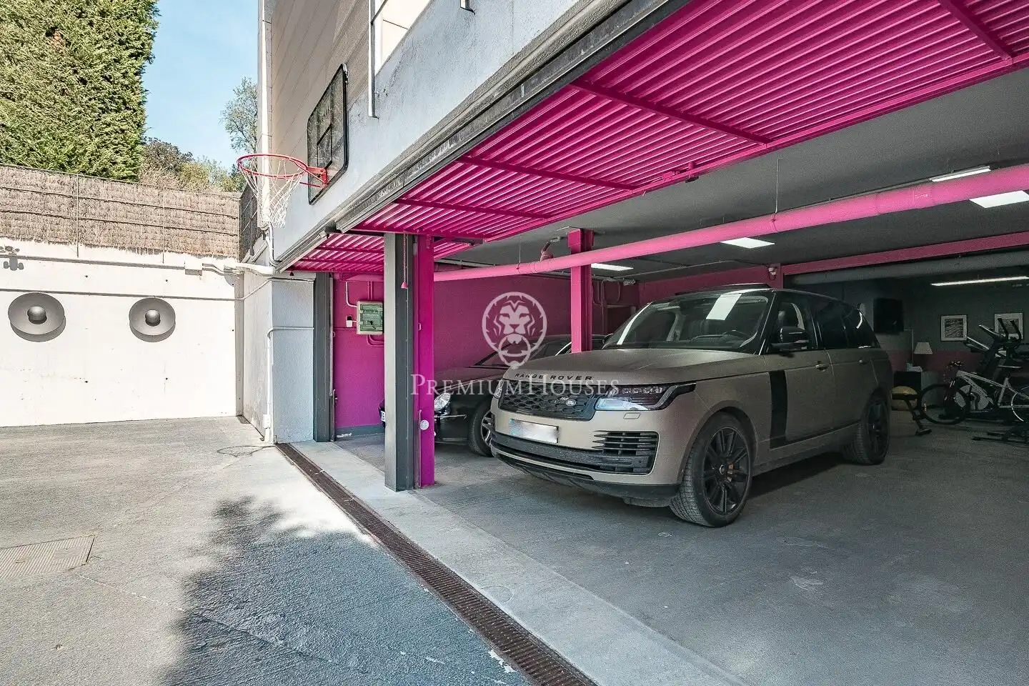 Parking of Houses for sale in Sant Cugat del Vallès  with Air Conditioner, Heating and Private garden