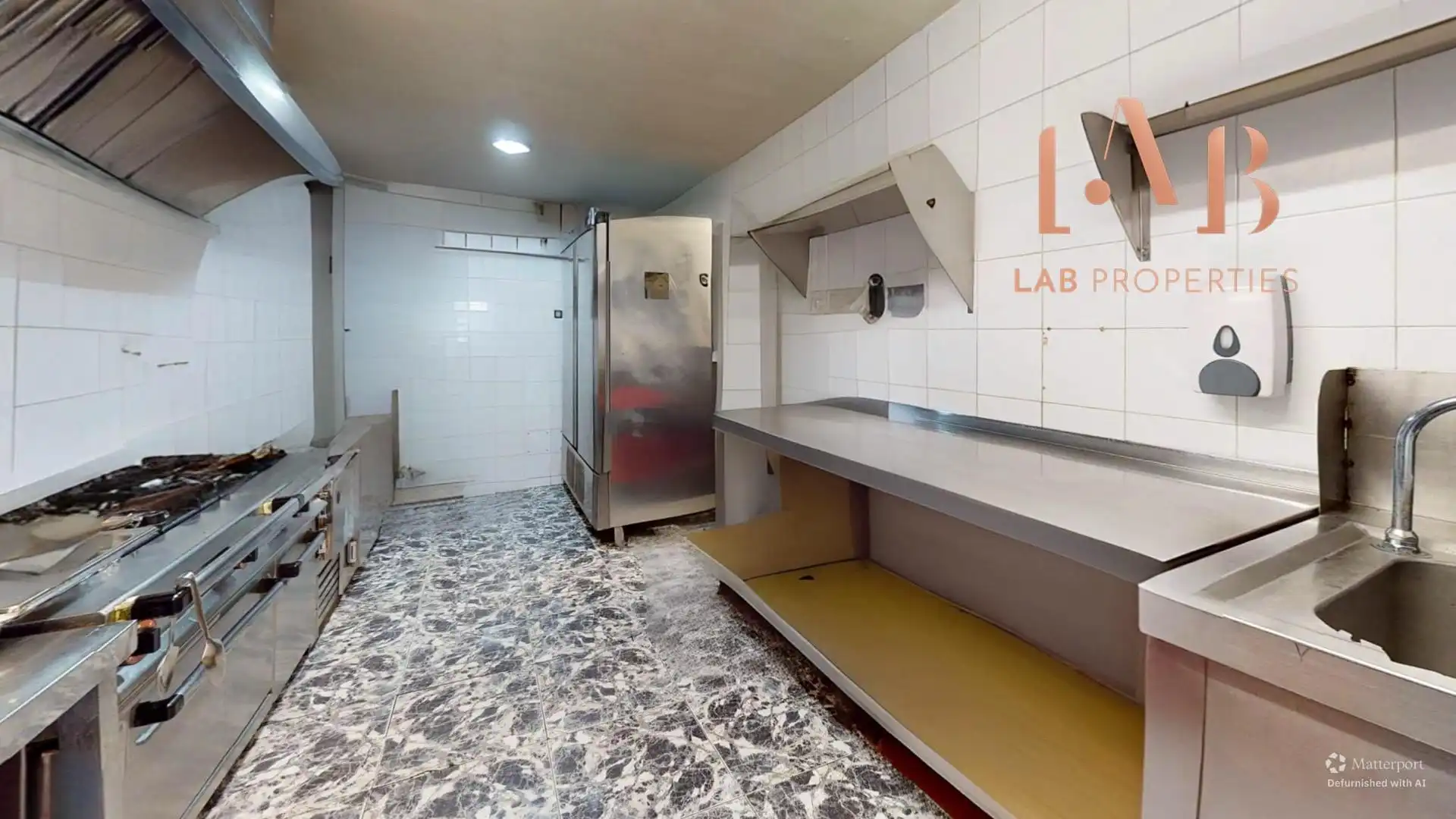 Cuina de Local de lloguer en  Palma de Mallorca amb Aire condicionat i Moblat
