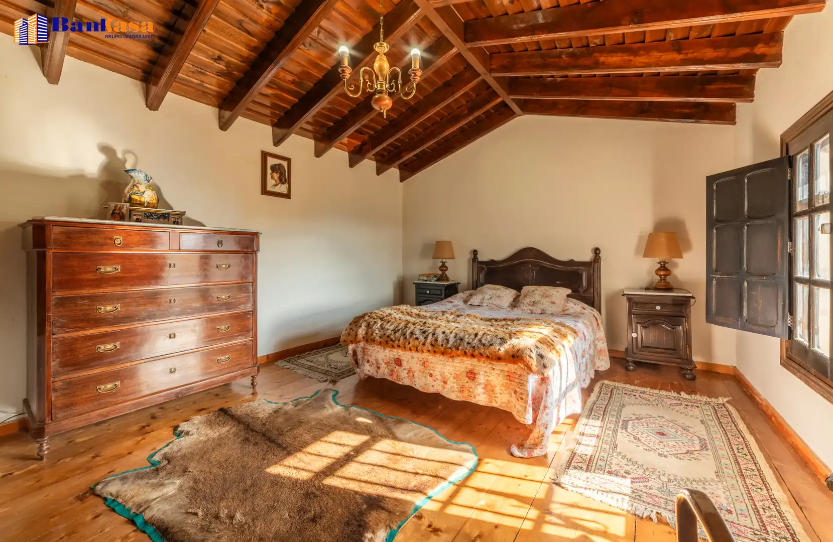 Dormitori de Casa o xalet en venda en Cortes de la Frontera amb Calefacció, Jardí privat i Moblat